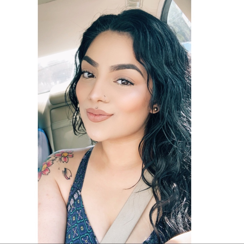 Meet your Posher, Julissa